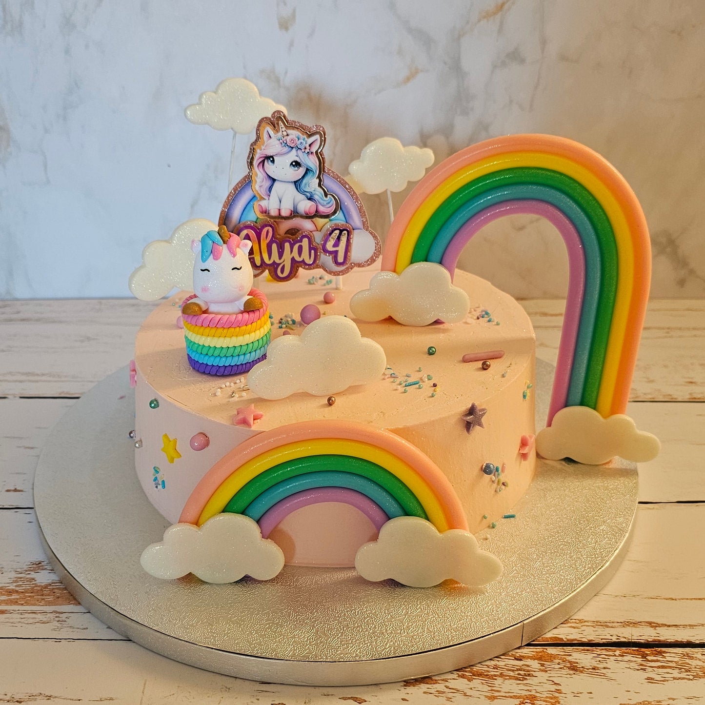 Layer Cake Enfant Licorne, Poney, Pony, Gâteau artisanal réalisé par Sweets Factory à Saint-Alban, près de Toulouse.