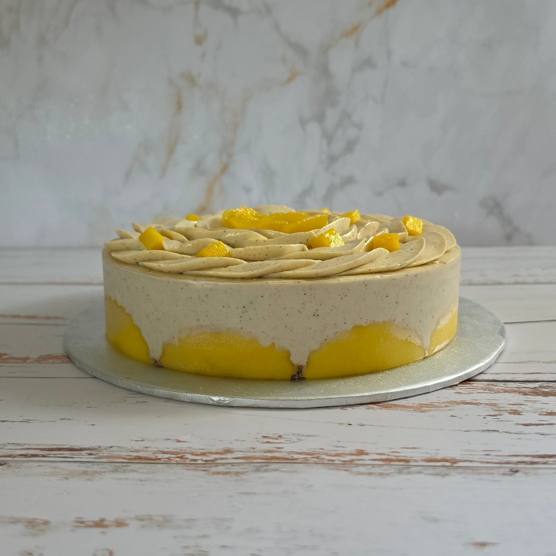 Manguier, Entremet Mangue façon Fraisier, Gâteau artisanal réalisé par Sweets Factory à Saint-Alban, près de Toulouse.
