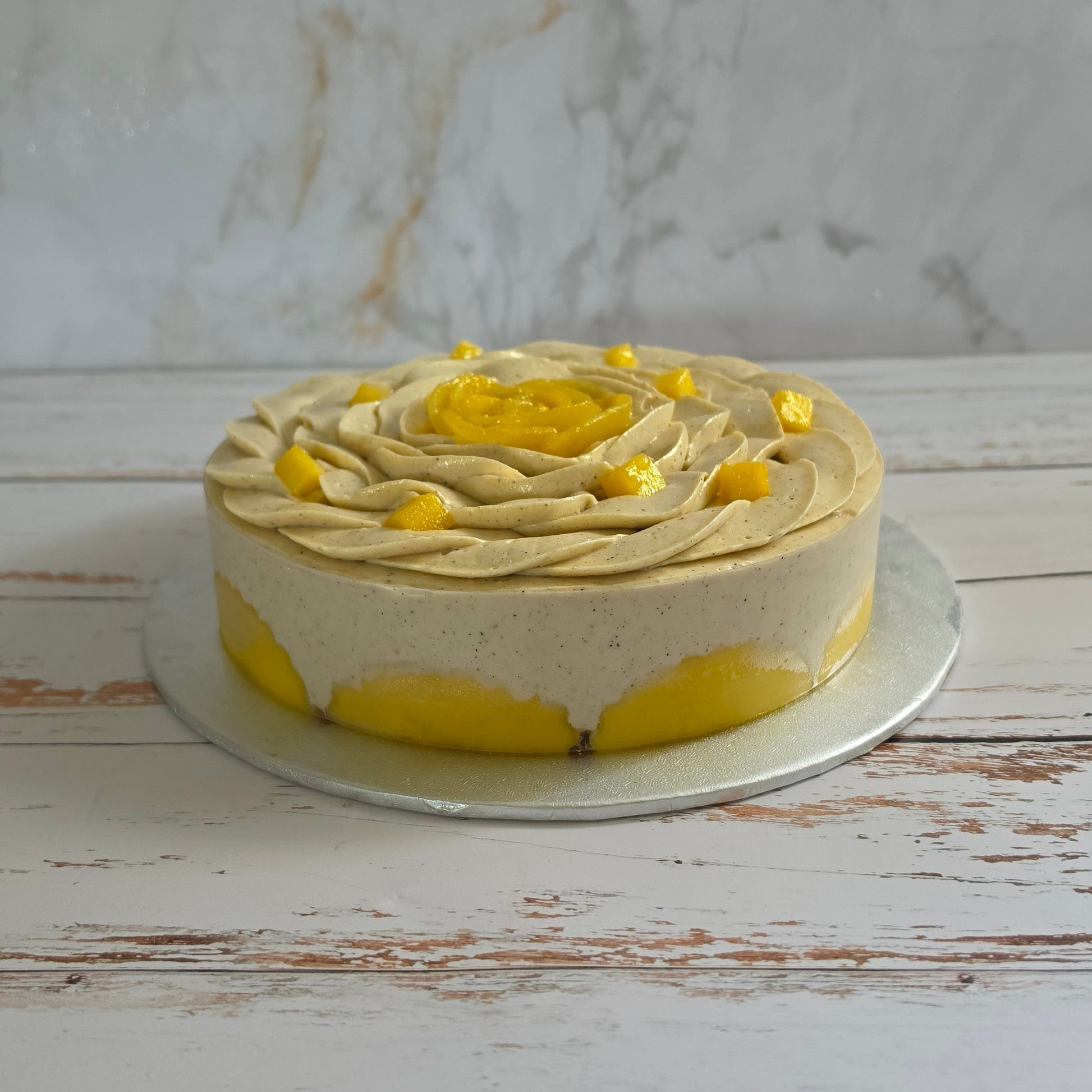 Manguier, Entremet Mangue façon Fraisier, Gâteau artisanal réalisé par Sweets Factory à Saint-Alban, près de Toulouse.