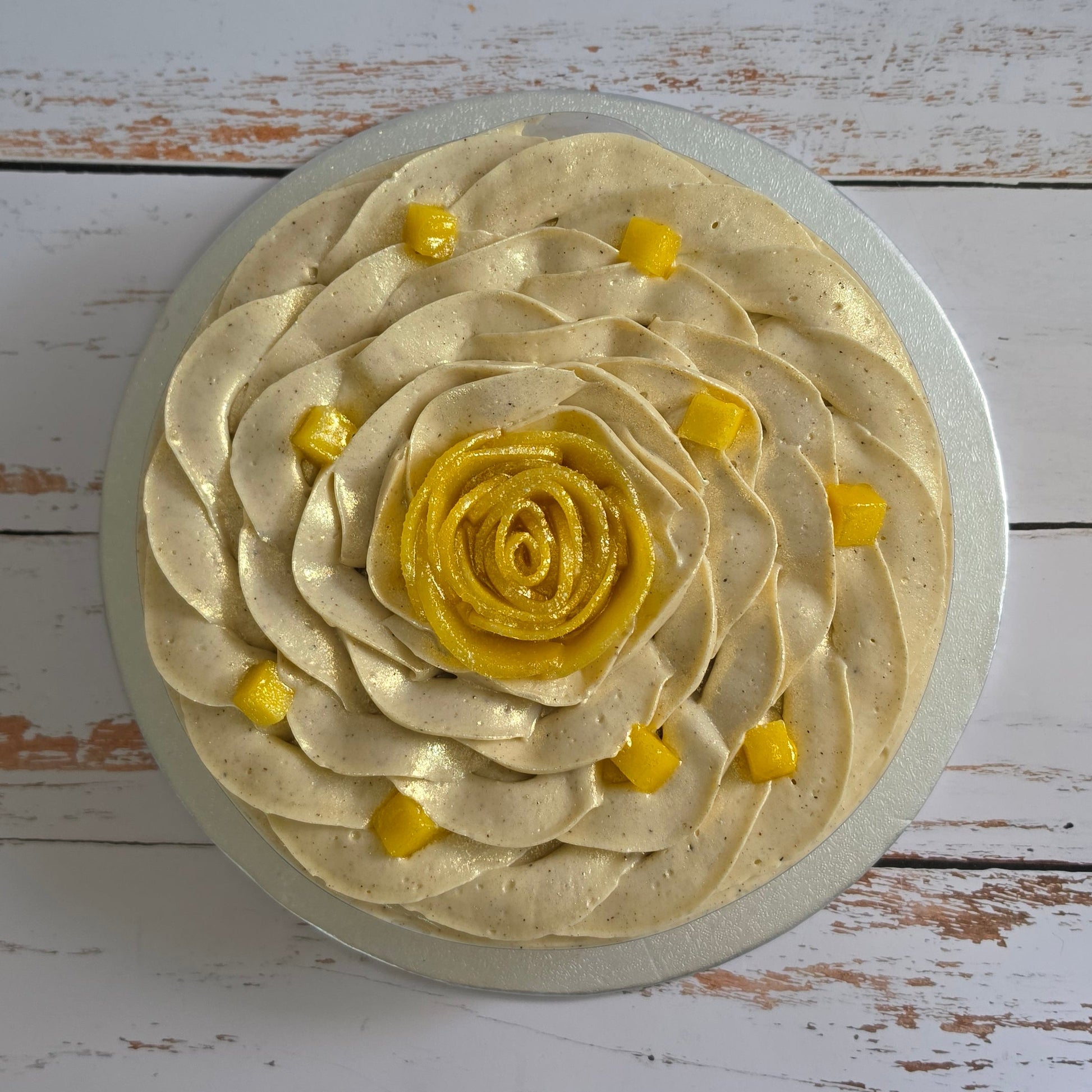 Manguier, Entremet Mangue façon Fraisier, Gâteau artisanal réalisé par Sweets Factory à Saint-Alban, près de Toulouse.