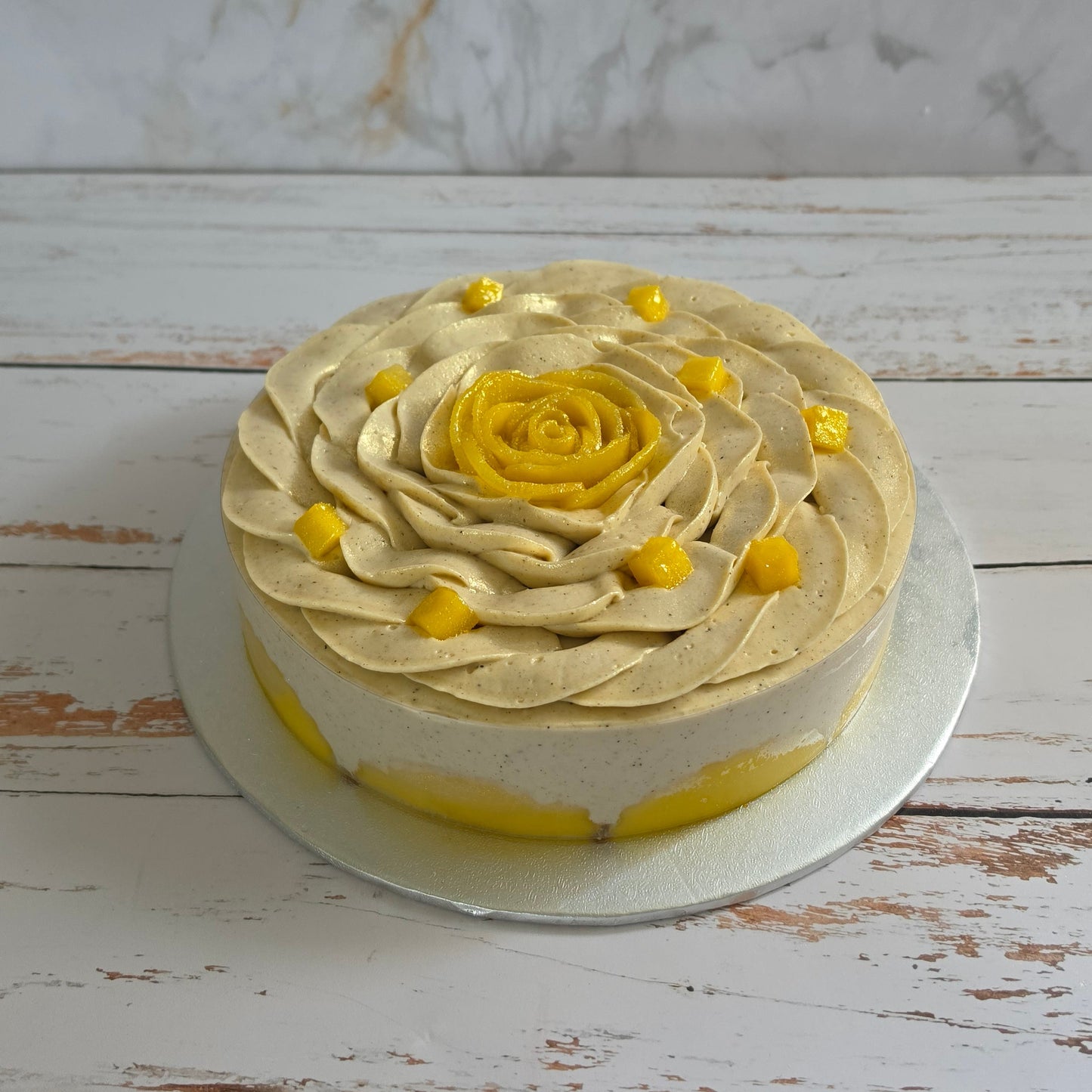 Manguier, Entremet Mangue façon Fraisier, Gâteau artisanal réalisé par Sweets Factory à Saint-Alban, près de Toulouse.