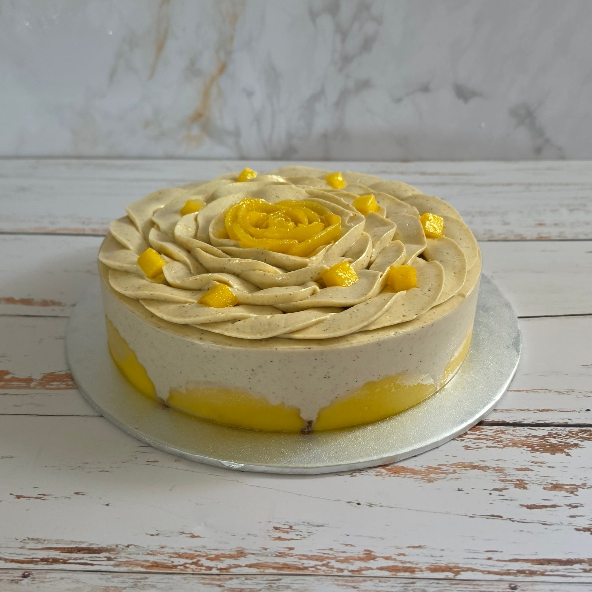 Manguier, Entremet Mangue façon Fraisier, Gâteau artisanal réalisé par Sweets Factory à Saint-Alban, près de Toulouse.